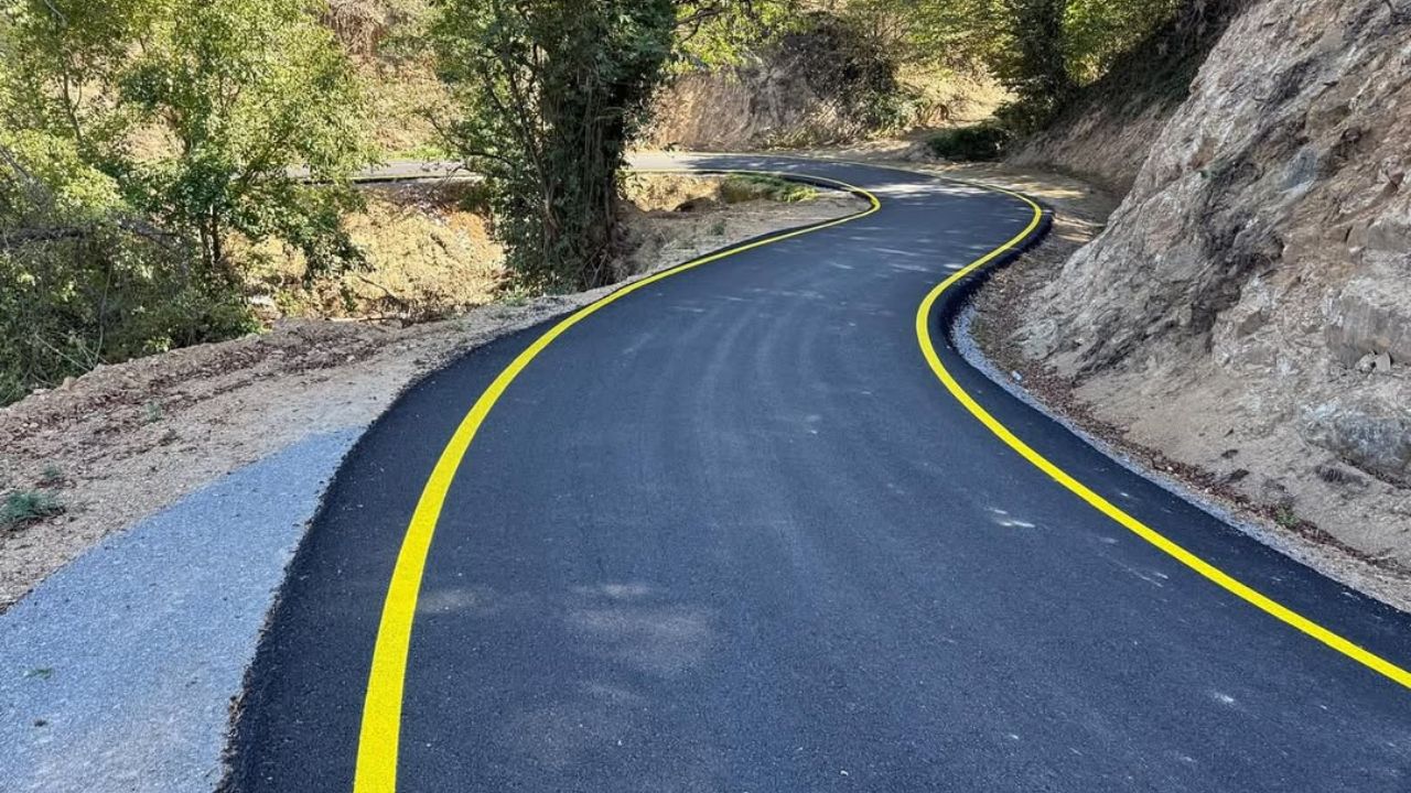 Deredibi ve Düverdüzü Köylerinde Yol Çizgi Çalışmaları Tamamlandı