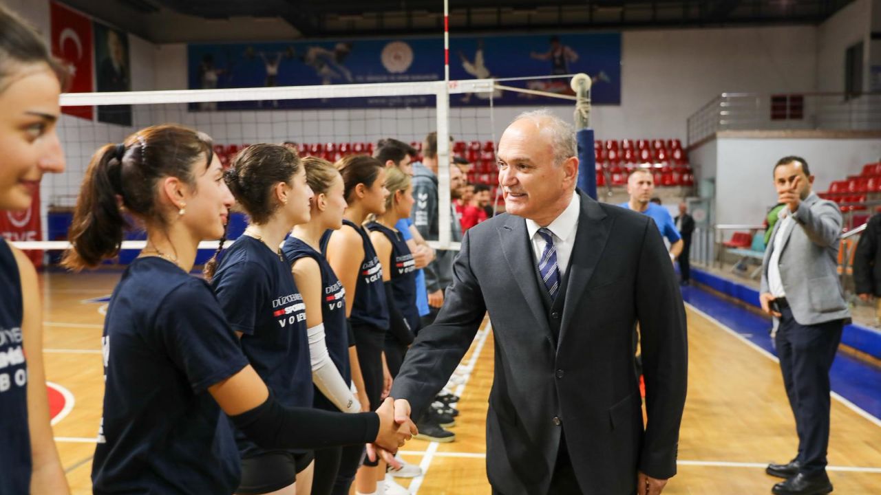 Başkan Özlü’den Voleybol Takımlarına Moral Ziyareti
