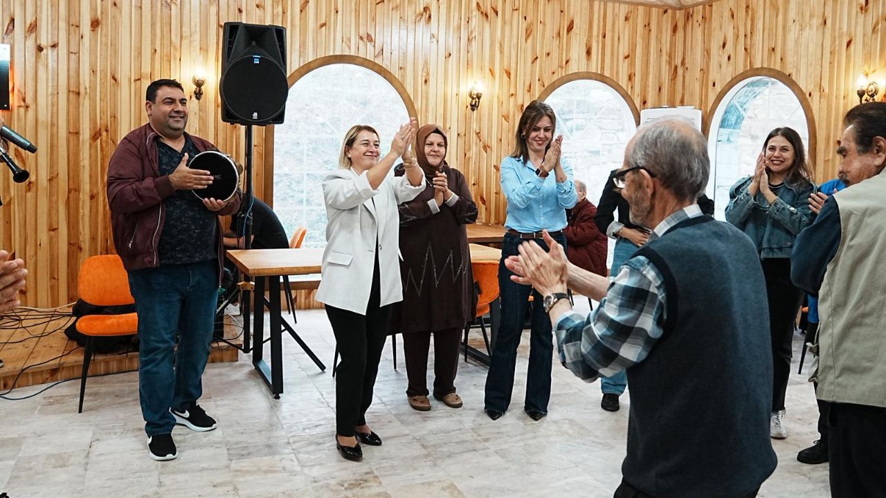 ”Yaşımız Hep 18” Etkinliği ile Huzurevi Sakinleri Gönüllerince Eğlendi