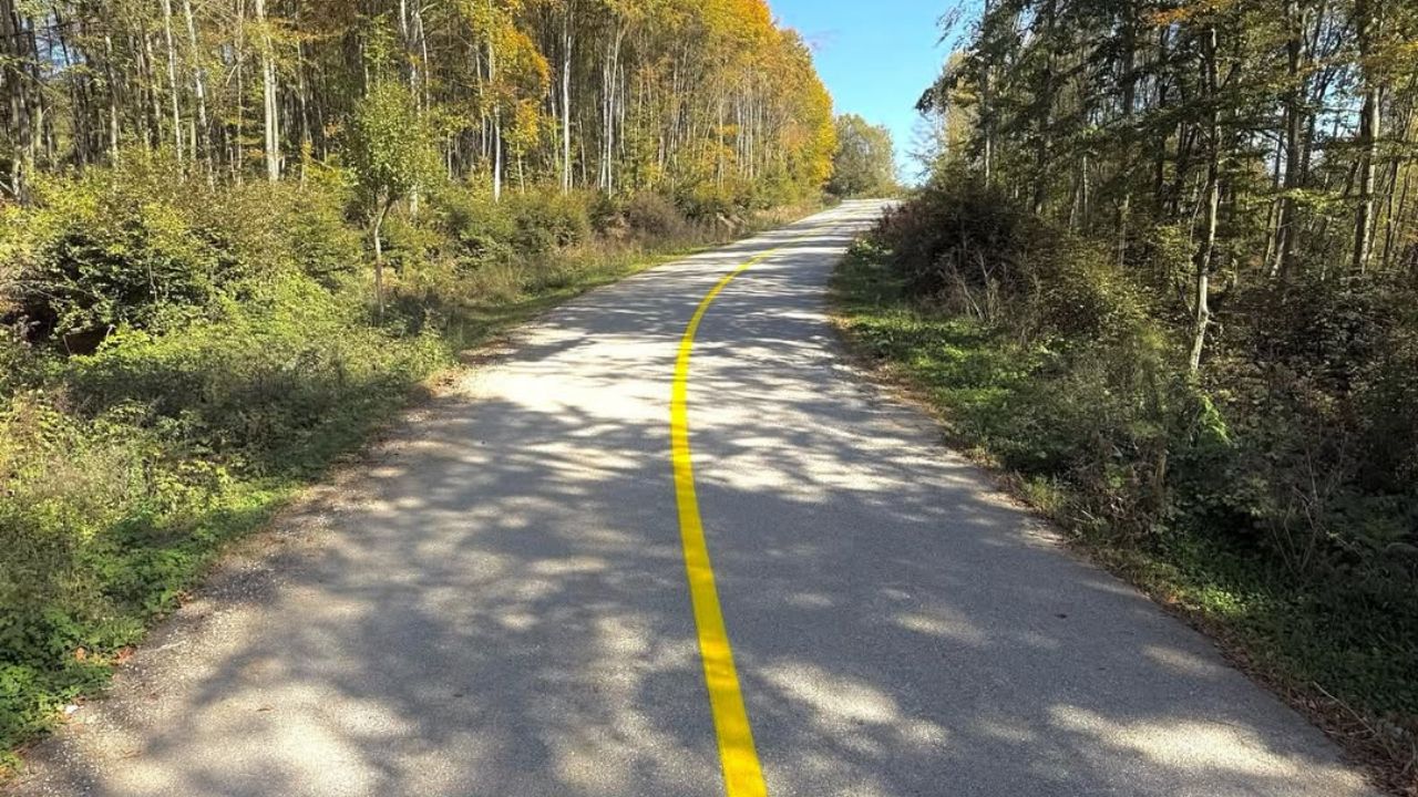 Düzce’de Köy Yollarında Yol Çizgi Çalışmaları Tamamlandı