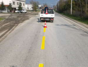 Çilimli’de Düzce Caddesi’nde Yol Çizgileri Yenileniyor