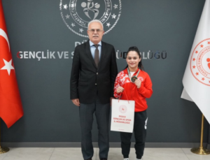 Balkanlar’dan Gümüşle Döndü: Milli Halterci Yağmur Melek Şahin’den Düzce’ye Gurur