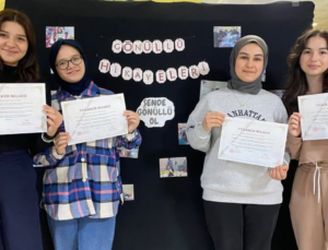Raziye Begüm Sultan Yurdu’nda “Gönüllü Hikayelerim Panosu” Öğrencilerle Buluştu