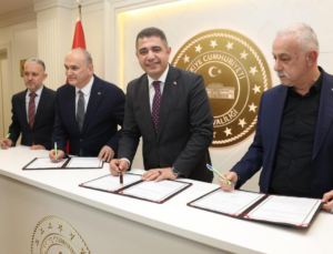 Çiftlik Köyü’ne Yeni Sağlık Yatırımı: Aile Sağlığı Merkezi İçin İmzalar Atıldı