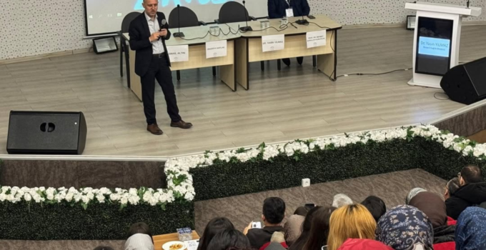 İl Sağlık Müdürü Dr. Yasin Yılmaz, Kariyer Zirvesi’nde Öğrencilerle Buluştu