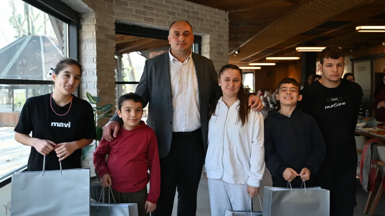 Başkan Fatih Ocak, Dünya Engelliler Günü’nde Özel Öğrencilerle Bir Araya Geldi