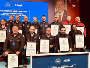 Düzce İl Milli Eğitim Müdürlüğü AKUB Ekibi, AFAD’dan Akreditasyon Sertifikasını Aldı