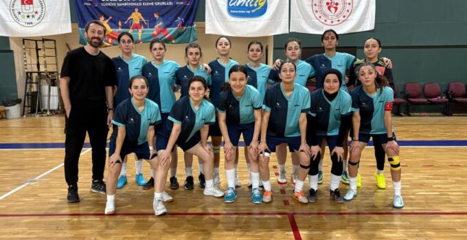 Düzce Üniversitesi Salon Futbolu Kadın Takımı 2. Oldu