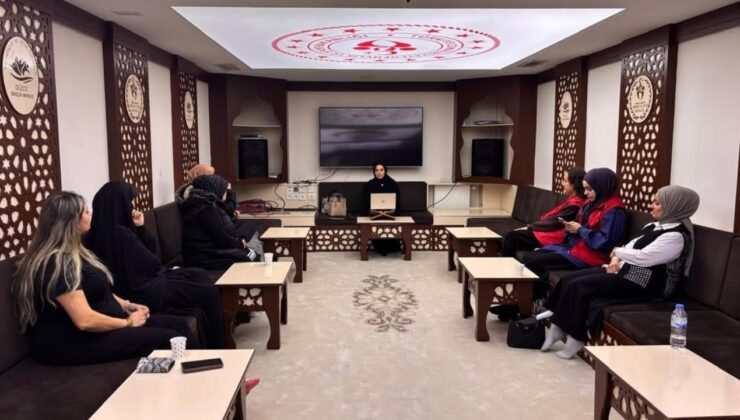 Bahçeşehir Gençlik Merkezi’nde Ebeveyn Atölyesi Devam Ediyor