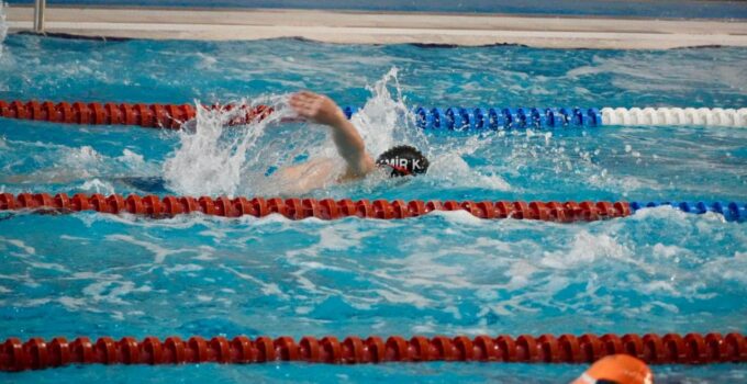 Düzce’de 23 Nisan Yüzme Şenliği’nde Final Heyecanı Yaşandı