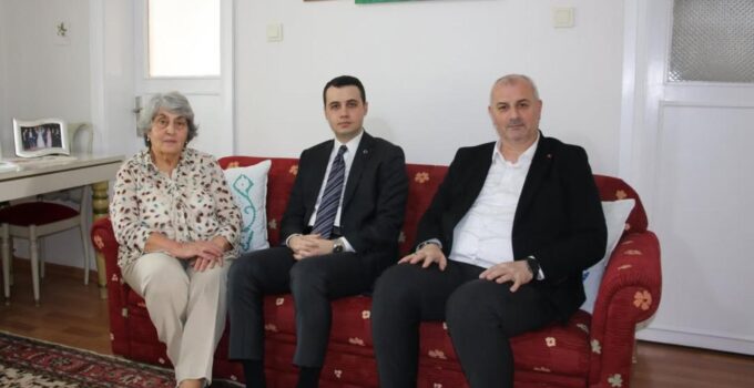 Başkan Yılmaz Yıldız’dan Emekli Öğretmene “Vefa” Ziyareti